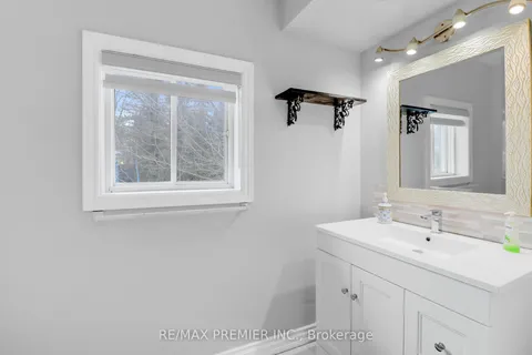 100 Readman Street, Gravenhurst, ON P1P 1R2