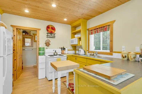 184D Pearson Pond Road, Addington Highlands, ON K0H 1K0