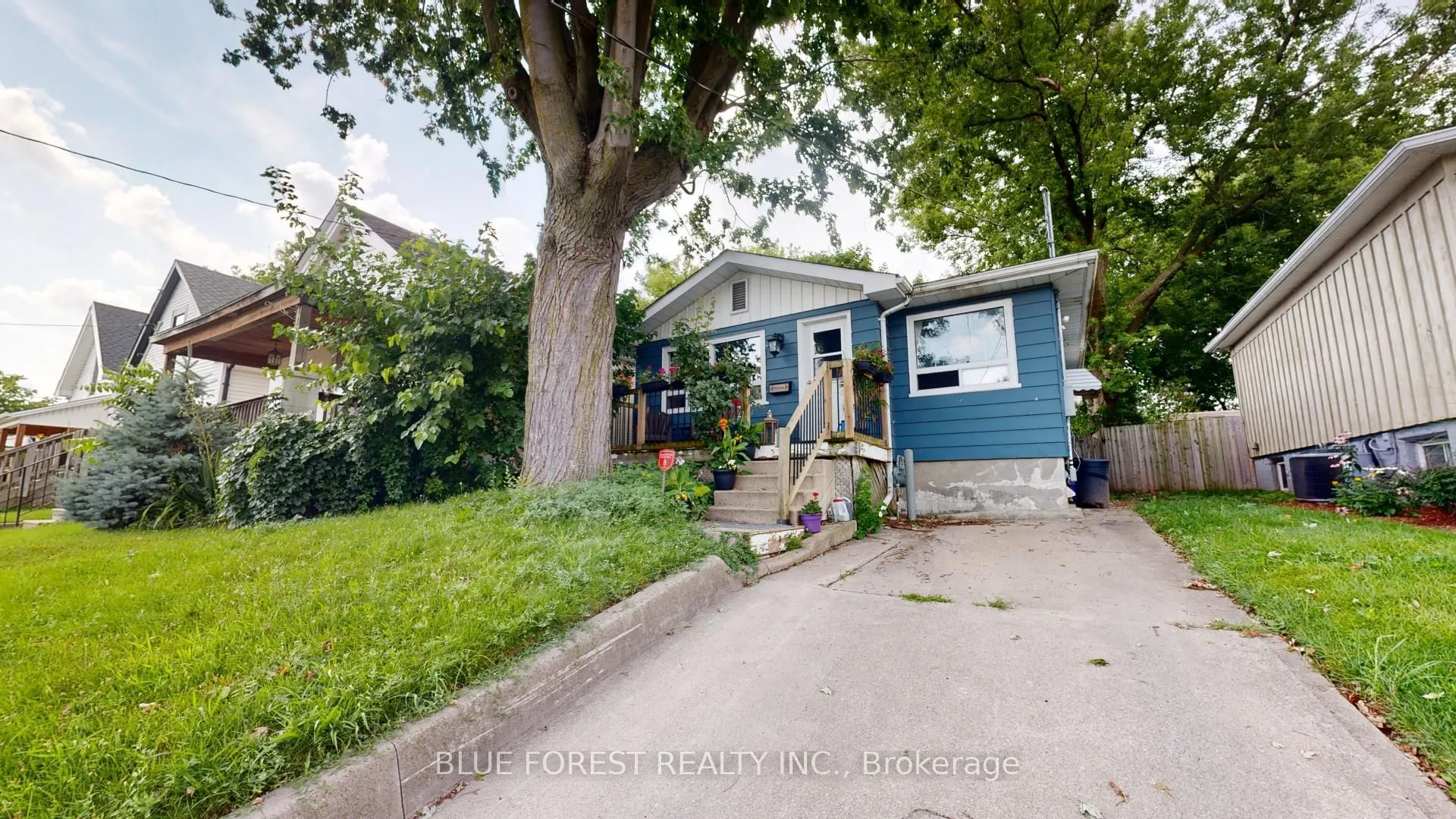 18 Connaught Avenue, ON N5Y 3A3