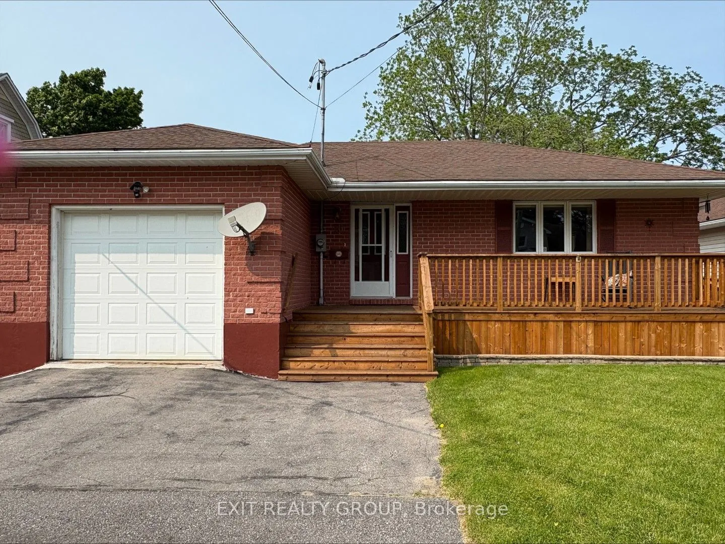 16 Maple Avenue, Prince Edward County, ON K0K 2T0