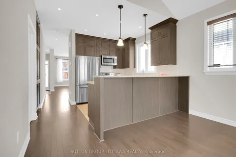 809 Carnelian Crescent, Blossom Park - Airport and Area, ON K1X 0A8