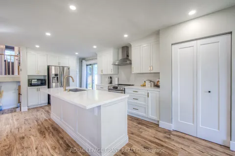 6 Bell Manor Court, Brantford, ON N3R 6P2