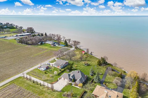 3503 Lakeshore Road, Lincoln, ON L3J 0X1