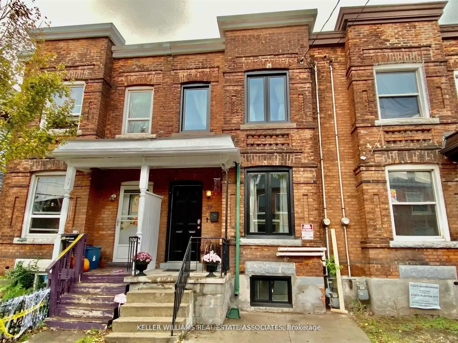 39 Madison Avenue, Hamilton, ON L8L 5Y5