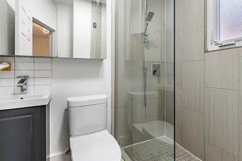 39 Madison Avenue, Hamilton, ON L8L 5Y5