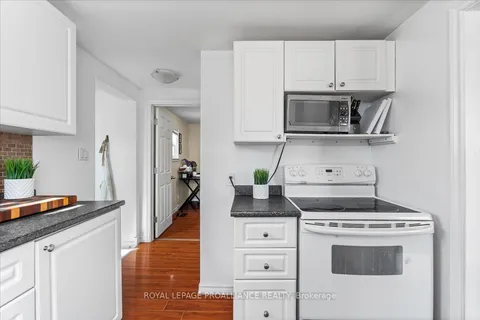 102 Wallbridge Crescent, Belleville, ON K8P 1Z4