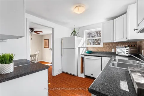 102 Wallbridge Crescent, Belleville, ON K8P 1Z4