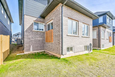 28 Mclaughlin Street, Welland, ON L3B 0H5