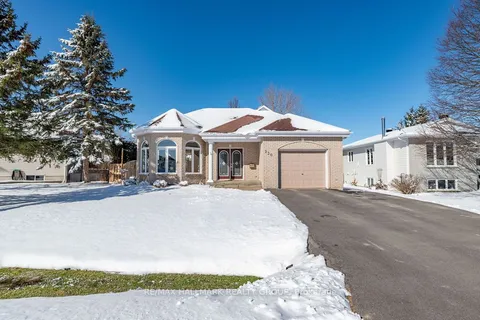 230 Vanier Crescent, Renfrew, ON K7V 4M9