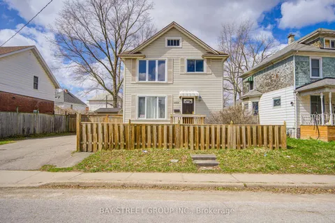 4554 Ryerson Crescent, Niagara Falls, ON L2E 1E2