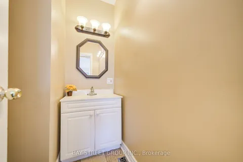 4554 Ryerson Crescent, Niagara Falls, ON L2E 1E2