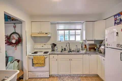 353 Kingsdale Avenue, Kingston, ON K7M 7Z1