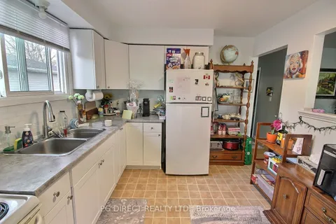 353 Kingsdale Avenue, Kingston, ON K7M 7Z1