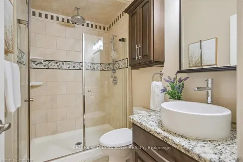 9893 Dickenson Road, Hamilton, ON L0R 1W0