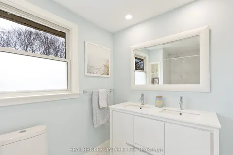 196 Wychwood Park, ON N6G 1R9