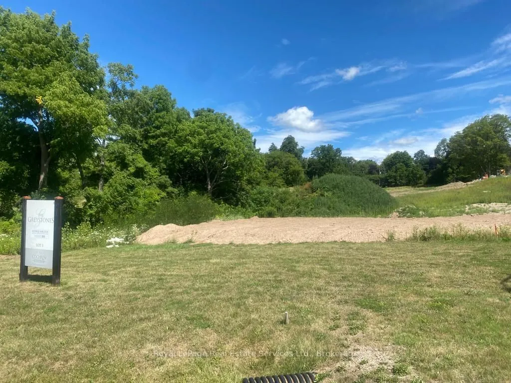 15 HAUSER Place, Hamilton, ON L9H 5A4