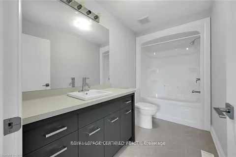 7230 Lionshead Avenue, Niagara Falls, ON L2G 0A6
