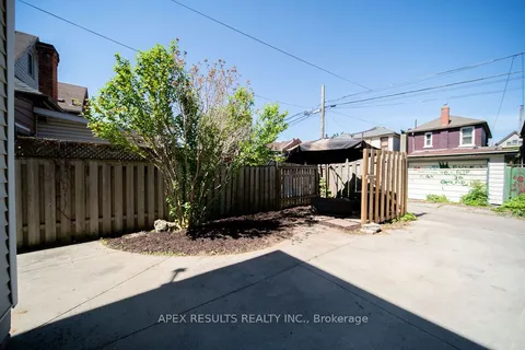 61 William Street, Hamilton, ON L8L 5T6