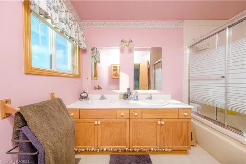 247 Broadway Street, Kincardine, ON N2Z 2X9