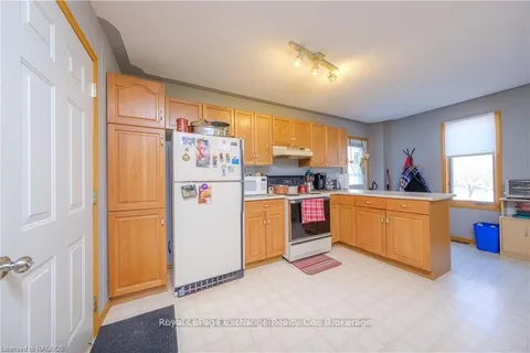 247 Broadway Street, Kincardine, ON N2Z 2X9