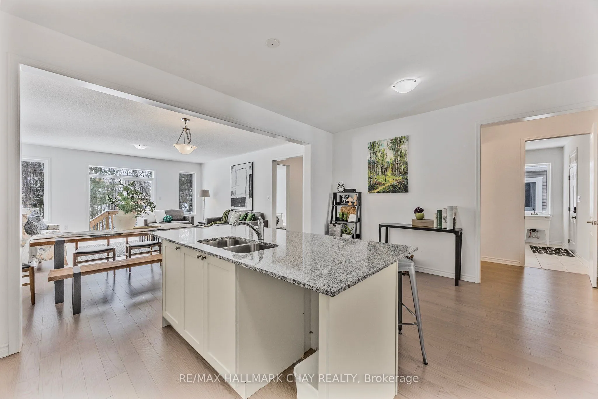 12 Dyer Crescent, Bracebridge, ON P1L 0N4