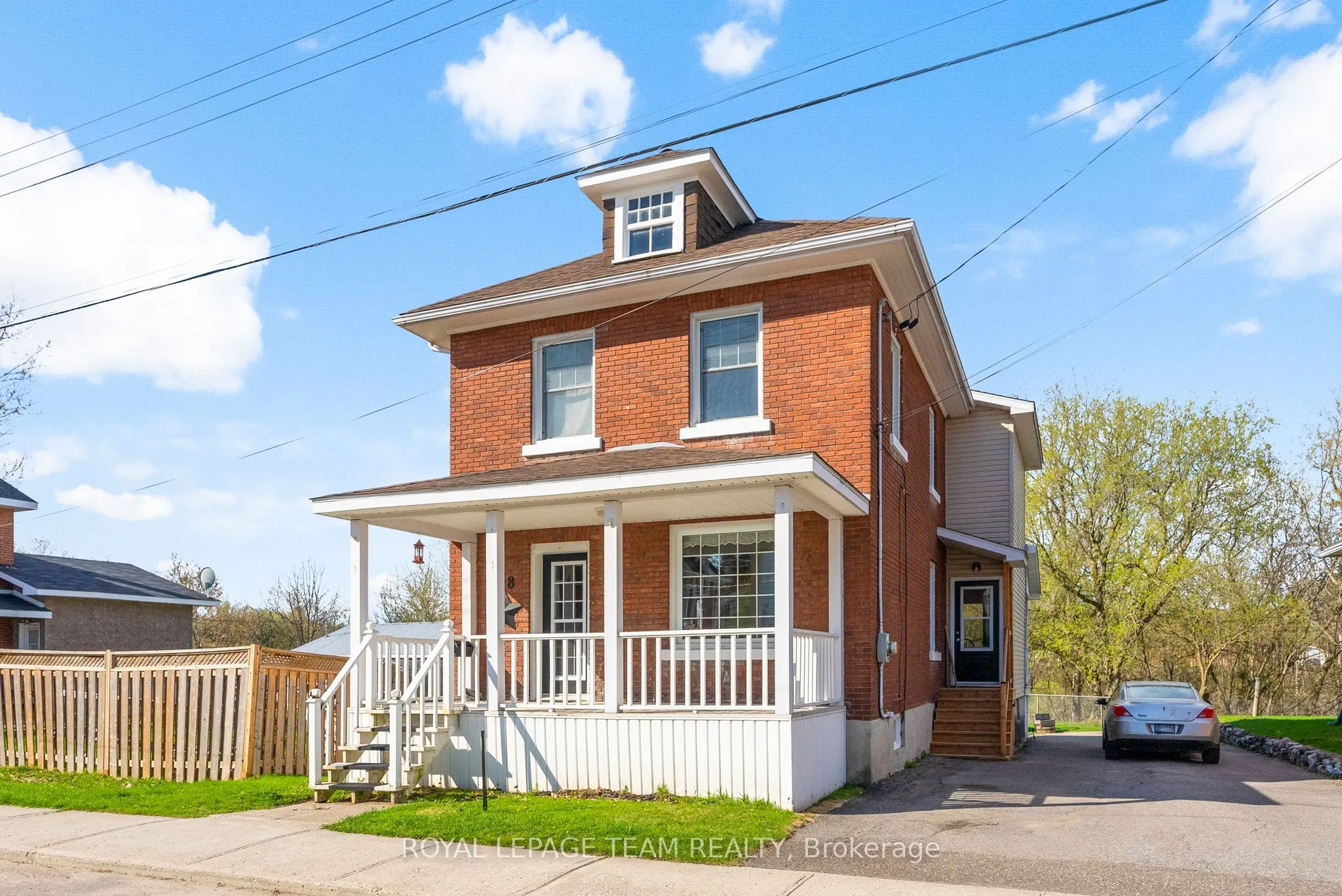 28 Bank Street, Renfrew, ON K7V 2C9