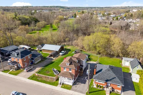 28 Bank Street, Renfrew, ON K7V 2C9