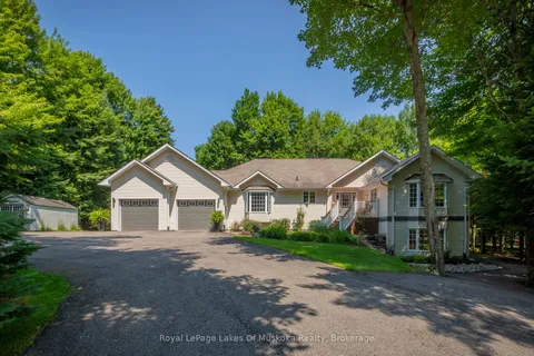 24 BIRCHWOOD Drive, Huntsville, ON P1H 0A6