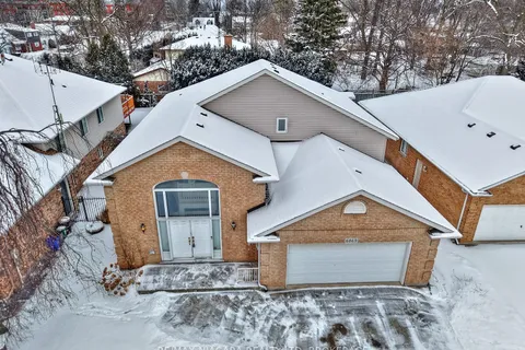 6869 Imperial Court, Niagara Falls, ON L2G 7W9