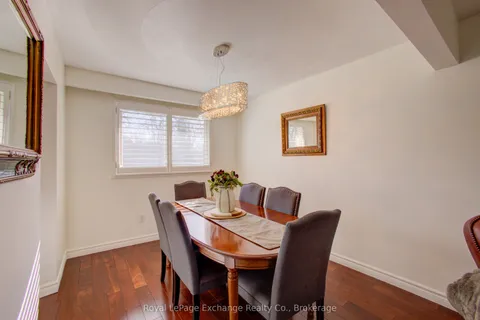 9 Orchard Avenue, Hamilton, ON L9H 4A1