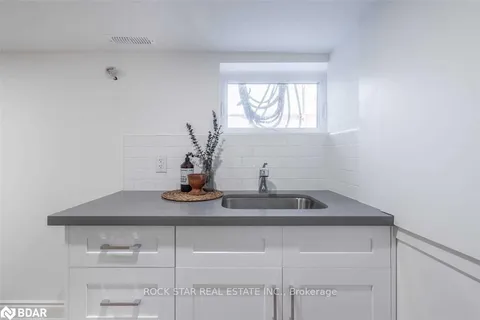 1 Edward Street, Hamilton, ON L8L 2V2