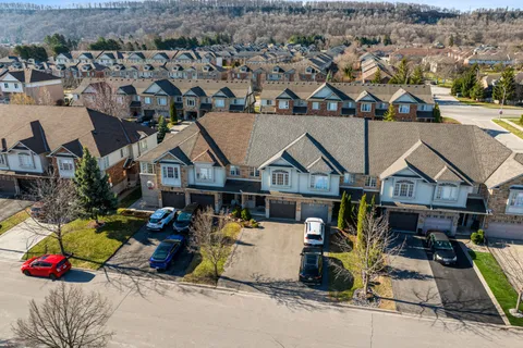 37 Elderberry Avenue, Grimsby, ON L3M 5R5