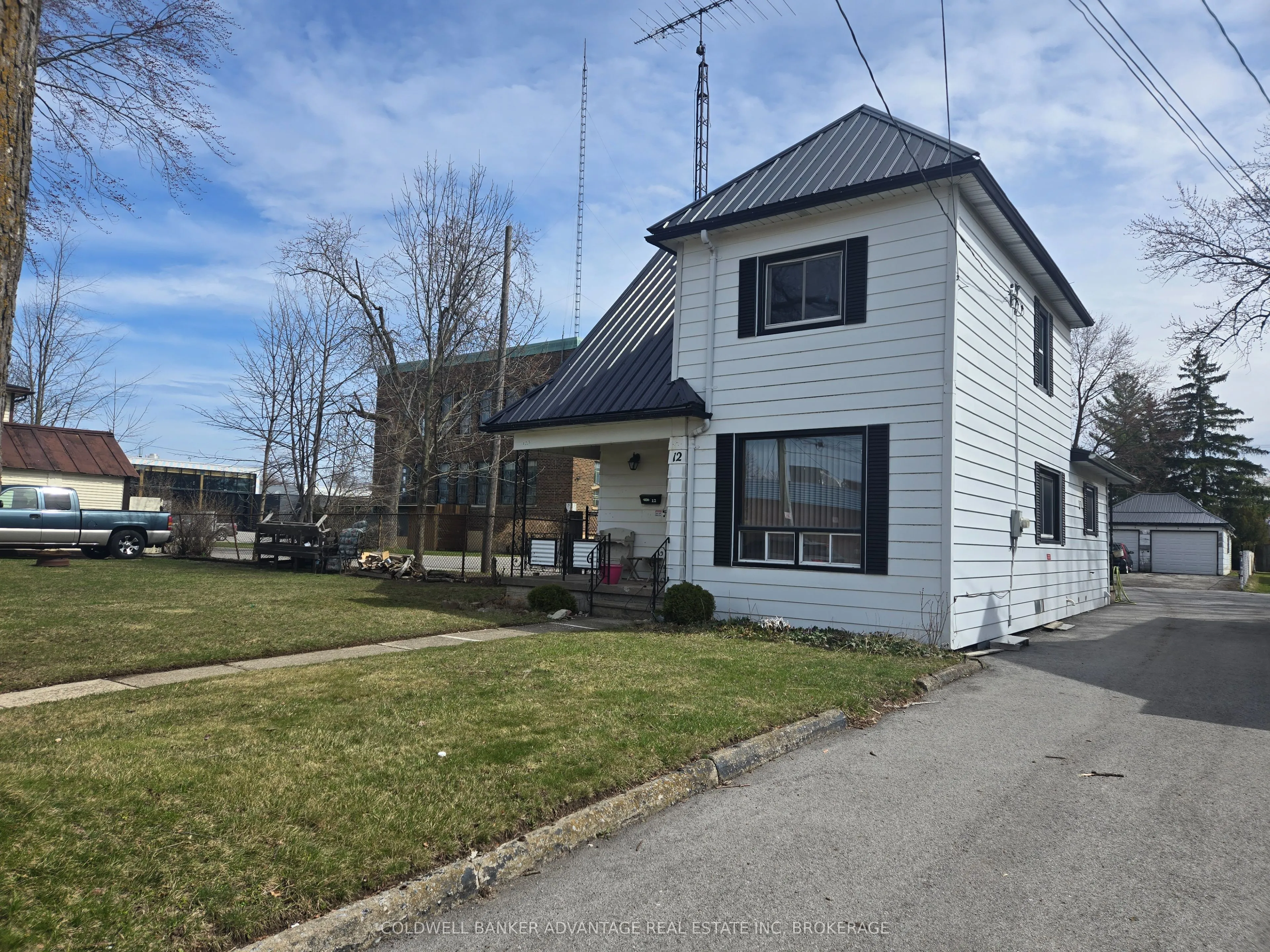 12 Empire Street, Welland, ON L3B 2L2