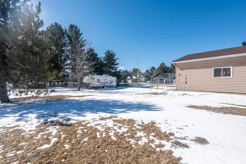 239 Murphy Road, Petawawa, ON K8H 1W5