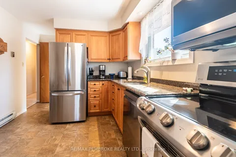 239 Murphy Road, Petawawa, ON K8H 1W5