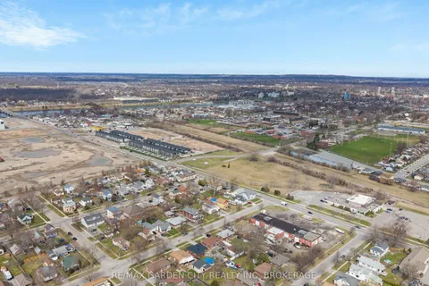 24 Beatrice Street, Welland, ON L3B 2Z3