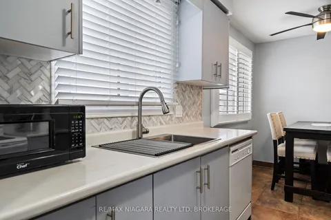 21 Dundee Drive, St. Catharines, ON L2P 3S9