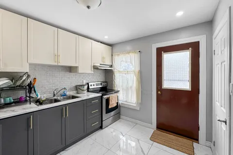 55 Connaught Avenue, Hamilton, ON L8L 6Y9