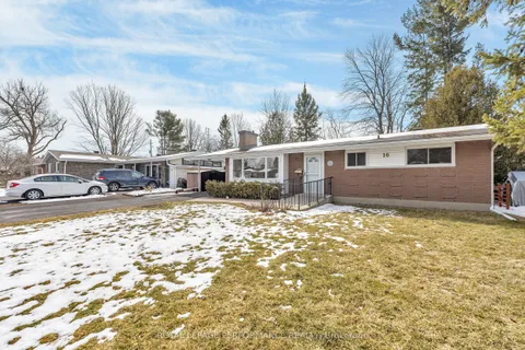 16 Solva Drive, Crystal Bay - Rocky Point - Bayshore, ON K2H 5R5