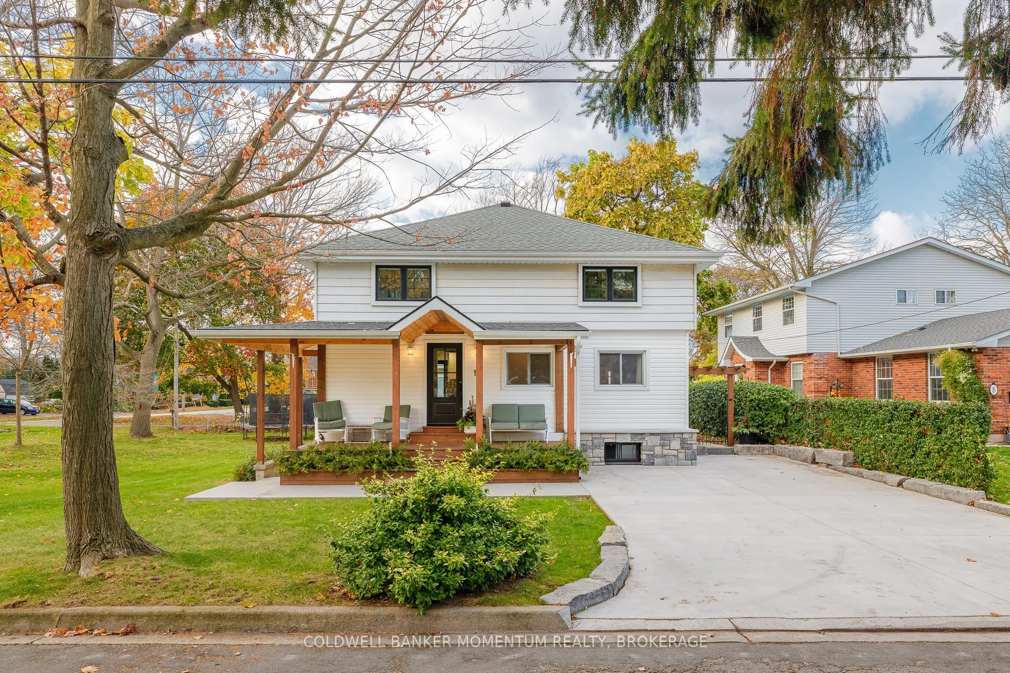 10A BETTS Avenue, Grimsby, ON L3M 2S6