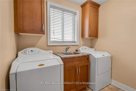 7149 Parkside Road, Niagara Falls, ON L2H 3L6