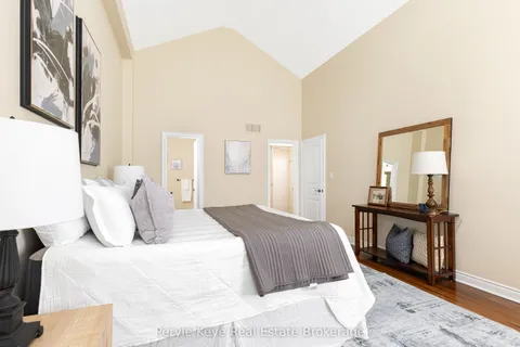 5 Prescott Crescent, Bracebridge, ON P1L 0B7