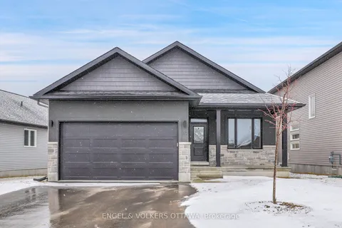 32 Seabert Drive, Arnprior, ON K7S 3N2