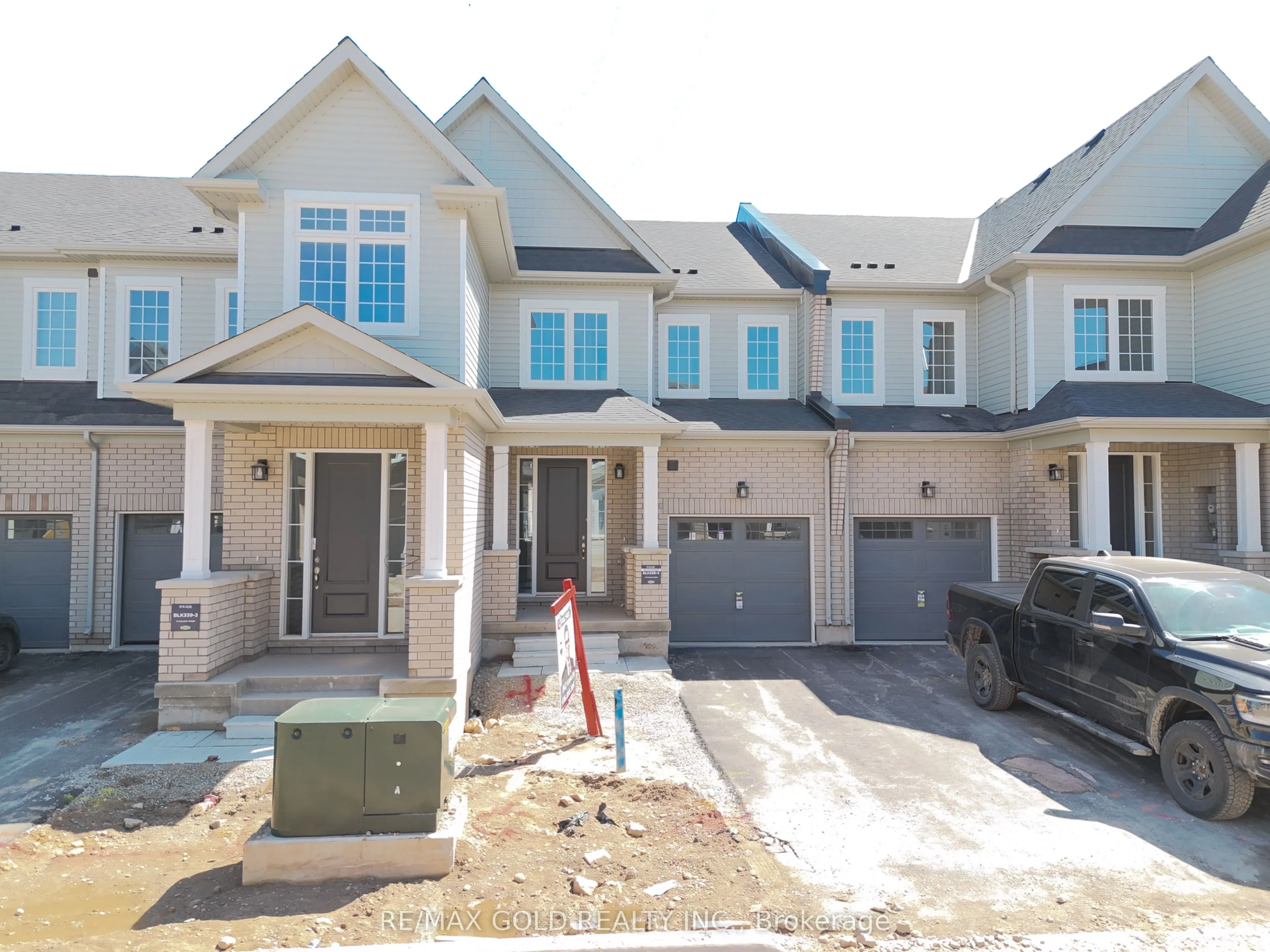 93 Molozzi Street, Erin, ON N0B 1T0