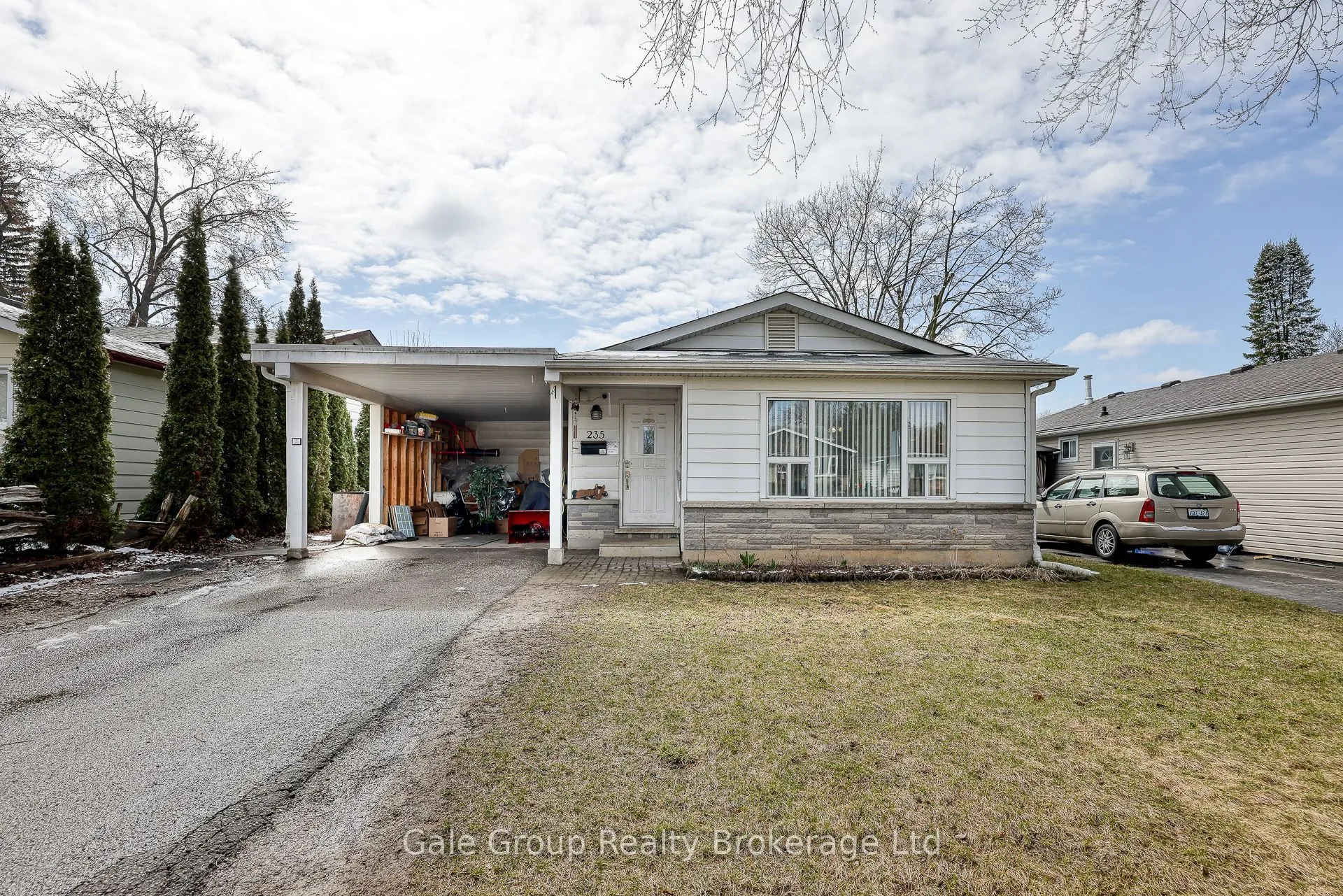 235 Huntingdon Crescent, Waterloo, ON N2L 4P8