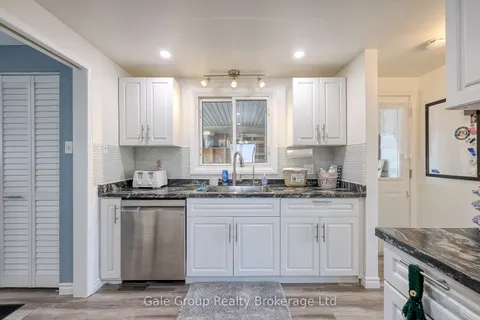 235 Huntingdon Crescent, Waterloo, ON N2L 4P8