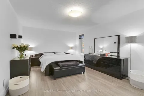 1008 Thistledown Way, London, ON N6G 4L7