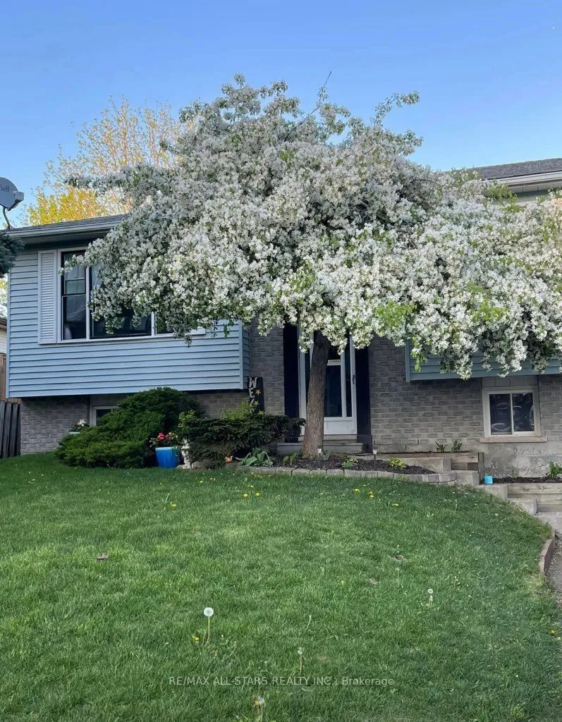 2431 Mountland Drive, Peterborough West, ON K9K 1V8