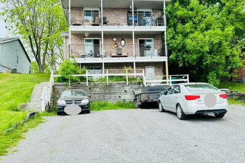 60 Wallbridge Crescent, Belleville, ON K8P 1Z4