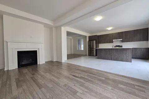 33 Stanley Leitch Drive, Erin, ON N0B 1T0